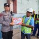 Polres Lombok Barat Bagikan Sembako untuk Lansia di Pelabuhan Lembar