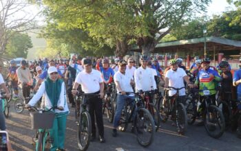 Meriahkan HUT Kabupaten Bima Ke-386 Kapolres Bima Kabupaten AKBP M.Anton Bhayangkara Gaisar S.I.K.M.H., Ikuti Fun Bike