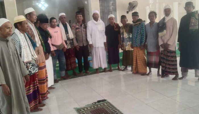 Polisi Religi, Bhabinkamtibmas Polsek Woha Polres Bima Kabupaten Kembali di Percaya Jadi Khotib dan Imam Sholat Jum, at di Masjid Desa Renda