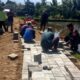 Babinsa Dampingi Pembangunan Jalan Usaha Tani Demi Kemajuan Petani