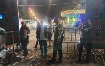 Pastikan Keamanan Pengunjung, Polsek Plampang Laksanakan Pengamanan Expo Pasar Malam