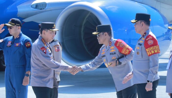 Kapolda NTB Sambut Kedatangan Kapolri di Lombok, Polda Siagakan Pengamanan Maksimal Kunjungan VVIP
