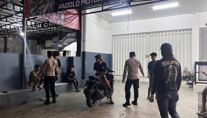 Patroli Malam Polres Dompu Intensifkan Harkamtibmas, Personel Sampaikan Imbauan Humanis kepada Masyarakat