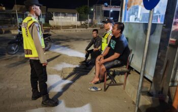 Patroli Dialogis di Pelabuhan Poto Tano, Polisi Ajak Masyarakat Utamakan Keselamatan dan Keamanan