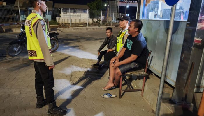 Patroli Dialogis di Pelabuhan Poto Tano, Polisi Ajak Masyarakat Utamakan Keselamatan dan Keamanan