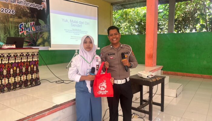 Satlantas Polres Lombok Barat Edukasi Safety Riding di SMKN 2 Kuripan, Tekan Angka Kecelakaan Pelajar