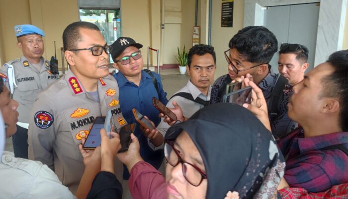 POLDA NTB BONGKAR KOMPLOTAN PENCURI MOTOR MODUS KENALAN LEWAT FACEBOOK