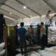 Dukung Ketahanan Pangan Nasional, Bhabinkamtibmas Polres Bima Kota Monitor Pembongkaran Jagung di Gudang Subur