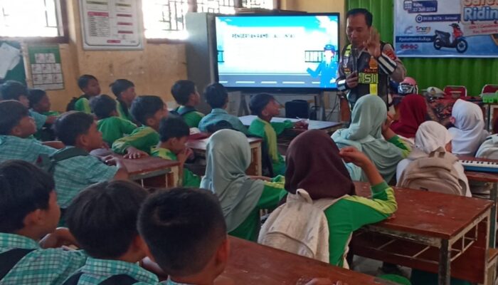 Sat Lantas Polres Lombok Barat dan Astra Motor NTB Gelar Edukasi Safety Riding Sejak Dini di SDN 01 Cendi Manik Sekotong