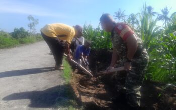 Babinsa Lembar Dampingi Petani Perkuat Infrastruktur Pertanian