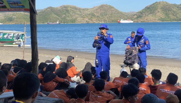 Ditpolairud Polda NTB Kenalkan Peralatan SAR Selam Polri kepada Siswa Sekolah Alam Sayang Ibu