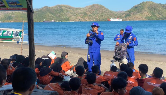 Ditpolairud Polda NTB Kenalkan Peralatan SAR Selam Polri kepada Siswa Sekolah Alam Sayang Ibu