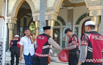 Aksi Jumat Berkah Sat Samapta Polres Lombok Barat Pererat Silaturahmi dengan Warga Labuapi