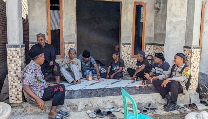Bhabinkamtibmas Desa Mantar Hadiri Tahlilan Warga, Perkuat Silaturahmi dan Ajak Masyarakat Jaga Kamtibmas