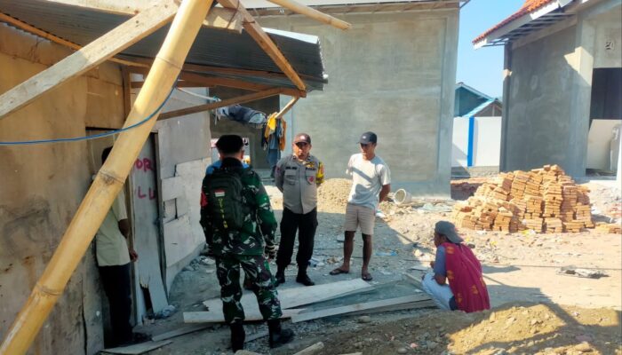 BHABINKAMTIBMAS DAN BABINSA DESA JALA PERKUAT SINERGI, PANTAU PERBAIKAN RUMAH WARGA PENERIMA BANTUAN DANA DESA