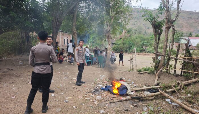 buatkan berita Tindak Lanjut Aduan Warga melalui Call Center 110, Polres Bima Kota Bubarkan Judi Sabung Ayam di Jatibaru Barat
