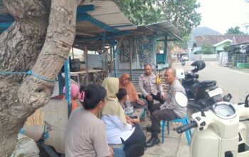 Bhabinkamtibmas Polres Bima Kota Sambangi Warga Kelurahan Dara, Sampaikan Himbauan Kamtibmas dan Ajak Semarakkan HUT RI ke-81