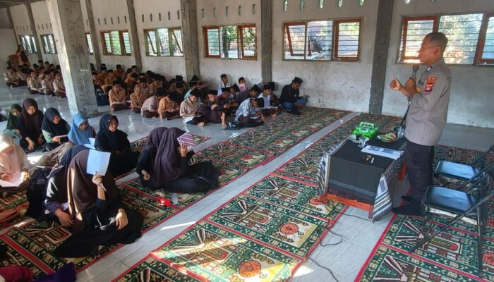 Polsek Praya Timur Edukasi Bahaya Narkoba dan Bullying kepada Santri Baru di Dua Pondok Pesantren