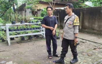 Dukung Ketahanan Pangan, Polsek Labuapi Dampingi Warga Lombok Barat Manfaatkan Pekarangan Kosong