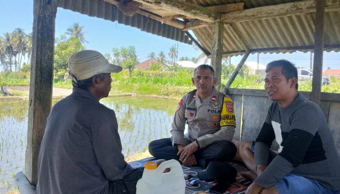 Bhabinkamtibmas Desa Apitaik Ajak Warga Bersama Jaga Kamtibmas dan Tingkatkan Ronda Malam