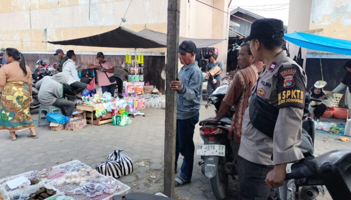 Polsek Jonggat Laksanakan Patroli dan Pengamanan Pasar Puyung, Antisipasi 3C