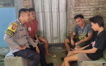 Bhabinkamtibmas Desa Anggaraksa Sambangi Remaja, Ajak Bersama Jaga Kamtibmas