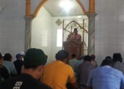 Sampaikan Khutbah Jumat, Kapolsek Labuhan Badas Ajak Jemaah Waspadai Bahaya Narkoba demi Masa Depan Anak