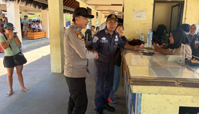 Polsubsektor Gili Indah Gelar Patroli Dialogis dan Monitoring di Dermaga Gili Air