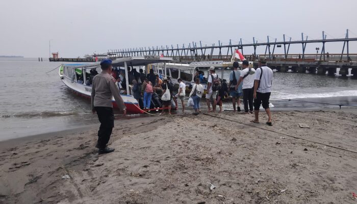 Sat Polairud Polres Lombok Utara Lakukan Pengecekan Kapal Shiptender di Pelabuhan Teluk Nara  LOMBOK UTARA – Personel Satuan Polisi Airud