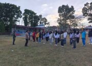 Jelang HUT RI ke-81, Bhabinkamtibmas Desa Ai Mual Latih Paskibraka di Lapangan Kantor Kecamatan Lantung
