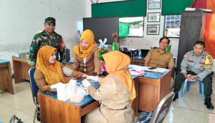 Sinergi Babinsa dan Nakes Wujudkan Sekolah Sehat di Narmada