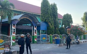 Hadir Berikan Rasa Aman di Jam Rawan Pagi, Sat Samapta Polres Sumbawa Laksanakan Pengaturan dan Penyeberangan Pelajar