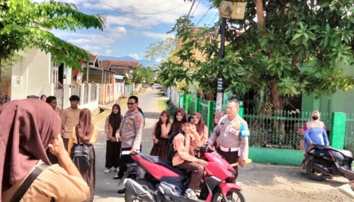 Cegah Tawuran Pelajar, Polsek Asakota Patroli Saat Jam Pulang Sekolah dan Bantu Atur Lalu Lintas