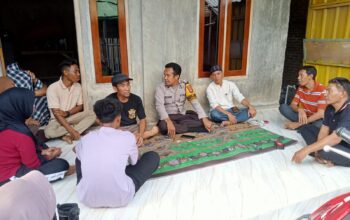 Jumat Curhat, Bhabinkamtibmas Kelurahan Sadia Ajak Warga Perangi Miras dan Narkoba Demi Kamtibmas Kondusif