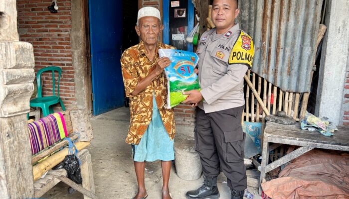 Jumat Berkah, Polmas Kumbe Salurkan Bantuan Beras dan Perkuat Sinergi Kamtibmas