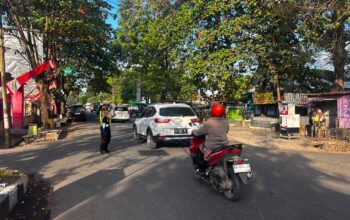 Sat Lantas Polres Dompu Gelar Strong Point Pagi, Ciptakan Kamseltibcarlantas dan Berikan Rasa Aman kepada Masyarakat