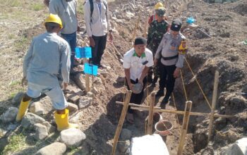 Bhabinkamtibmas Polsek Belo Hadiri Peletakan Batu Pertama Program Percepatan Peningkatan Tata Guna Air