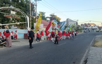 Amankan Semarak HUT RI ke-81, Jajaran Polsek Kawal Ketat Kegiatan Jalan Sehat di Kelurahan Pekat