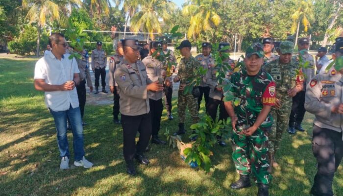 Wira Bhakti, Babinsa Dukung Gerung Menuju Lingkungan Hijau