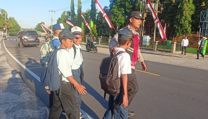 Polsek Bayan Tingkatkan Pengamanan Jam Masuk Sekolah untuk Jaga Keselamatan Pelajar