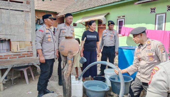 Polres Dompu Salurkan Air Bersih untuk Warga Terdampak Kekeringan di Kecamatan Pajo