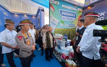 Kapolri dan Menko Pangan Panen Raya Bawang Putih di Sembalun