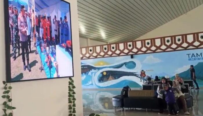 Videotron Ucapan Dirgahayu Republik Indonesia Ke-81 Kapolri Jenderal Pol Drs Listyo Sigit Prabowo M.si Ditayangkan di Bandara SMS Bima