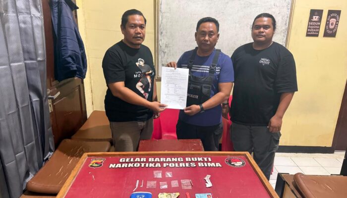 Polsek Tambora Serahkan Lima Pocket Narkoba Jenis Shabu Yang Diamankan Dari Pendaki Gunung Tambora ke Satresnarkoba Polres Bima Kabupaten