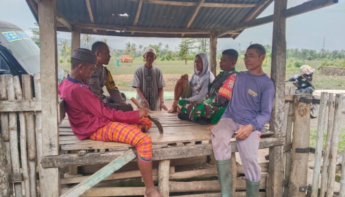 Bhabinkamtibmas Desa Mumbu Sambangi Petani, Imbau Perhatikan Cuaca dan Waktu Tanam