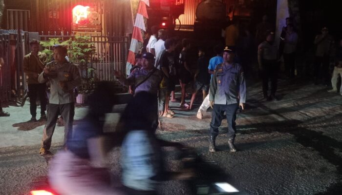 Polsek Rasanae Barat Respons Cepat Kebakaran Bengkel, Bantu Padamkan Api dan Amankan Jalur Lalu Lintas