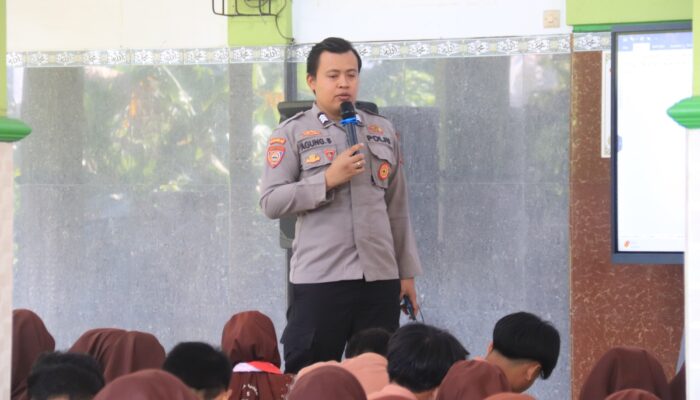 Tingkatkan Literasi Digital, SMAN 5 Tuban Edukasi Pelajar Terkait Peluang dan Risiko Teknologi AI