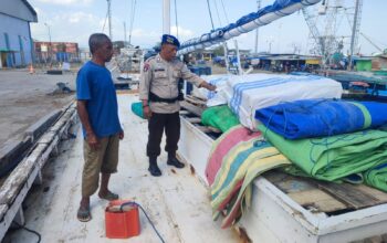 Satpolairud Polres Bima Kota Awasi ABK Kapal, Antisipasi Pencurian dan Penyelundupan Barang Terlarang