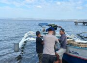 SAT POLAIRUD POLRES DOMPU HADIR BANTU WARGA PESISIR DAN SAMPAIKAN PESAN KESELAMATAN