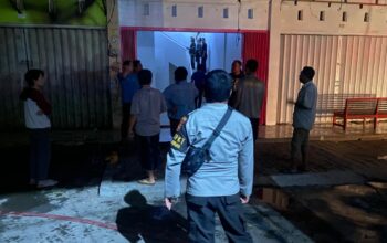 RESPON CEPAT LAYANAN POLISI 110, LAPORAN KEBAKARAN RUKO DI PASAR KERUAK LANGSUNG DITINDAKLANJUTI